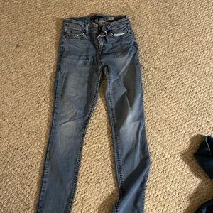 Level 99 Mid Rise Liza jeans